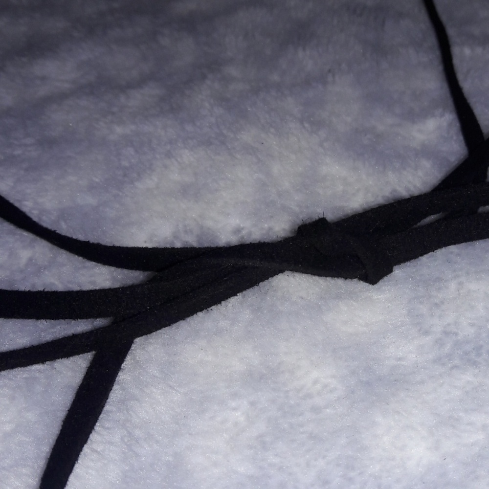 Choker - Picture 3 of 3